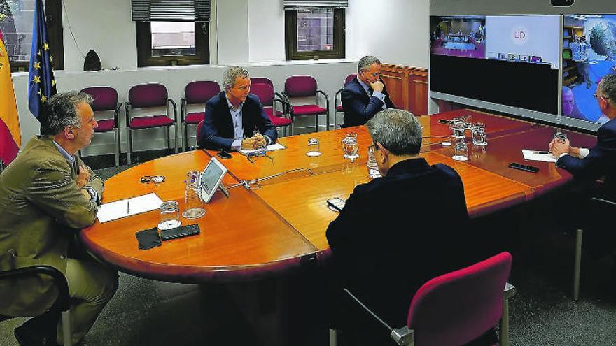 Reunión de coordinación en la sede del Cabildo de La Gomera.