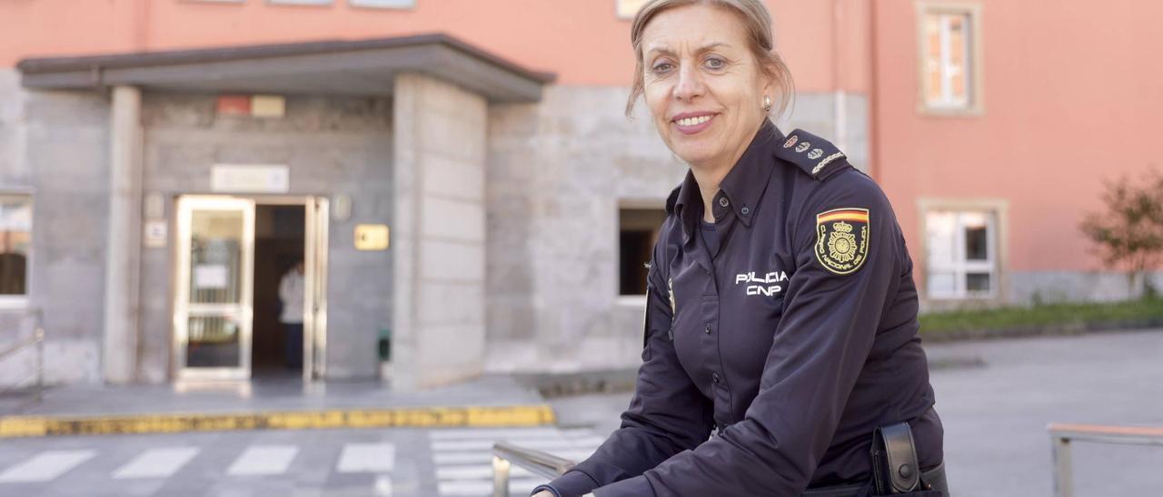 Inmaculada Leis, primera comisaria de la Policía Nacional de Asturias: "En mi familia no había tradición policial, pero a mi siempre me atrajo"