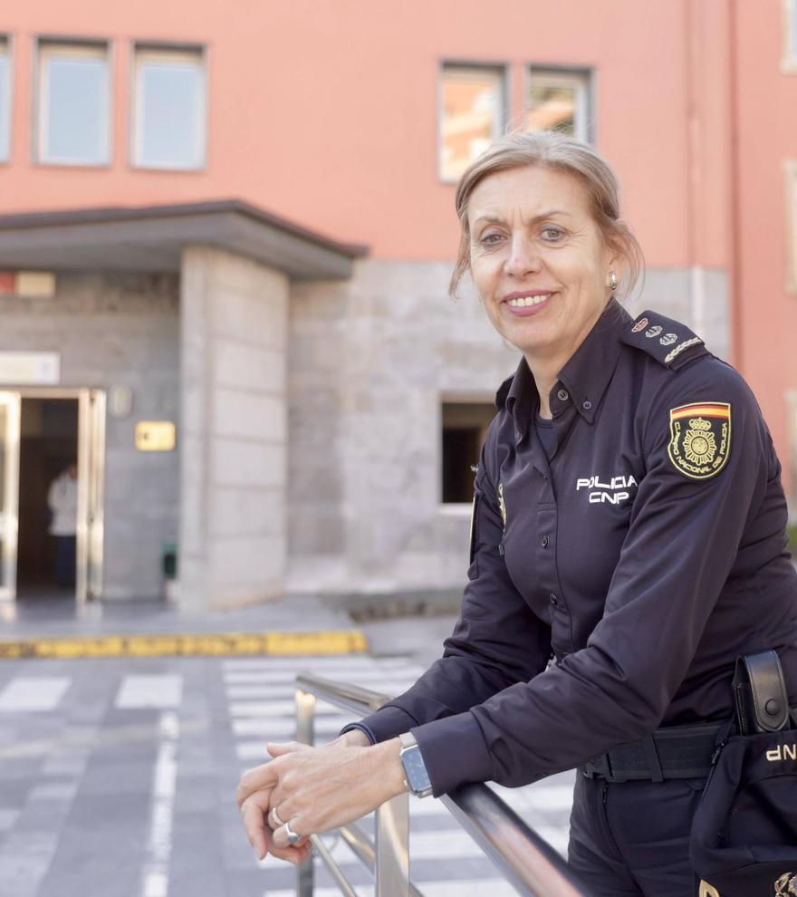 La comisaria Leis, la única en la Policía en Asturias, lo tiene claro: &quot;Las mujeres debemos estar en los órganos de dirección&quot;