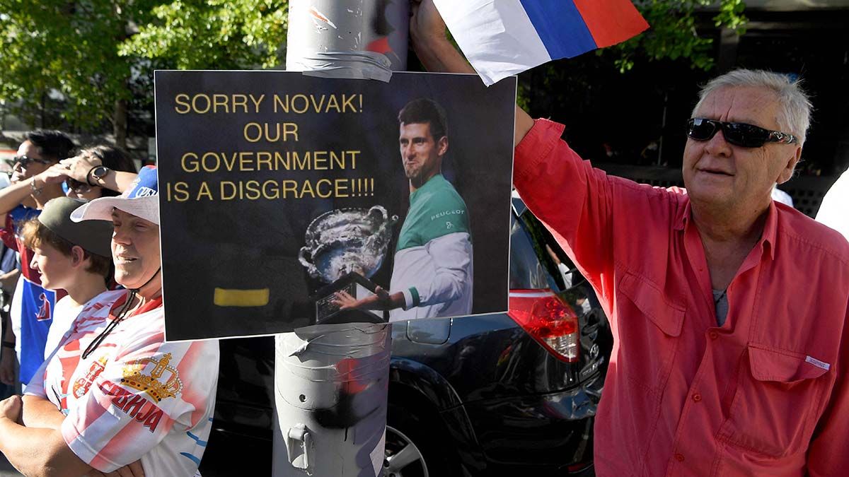 Continúan las protestas contra el trato a Djokovic en Melbourne