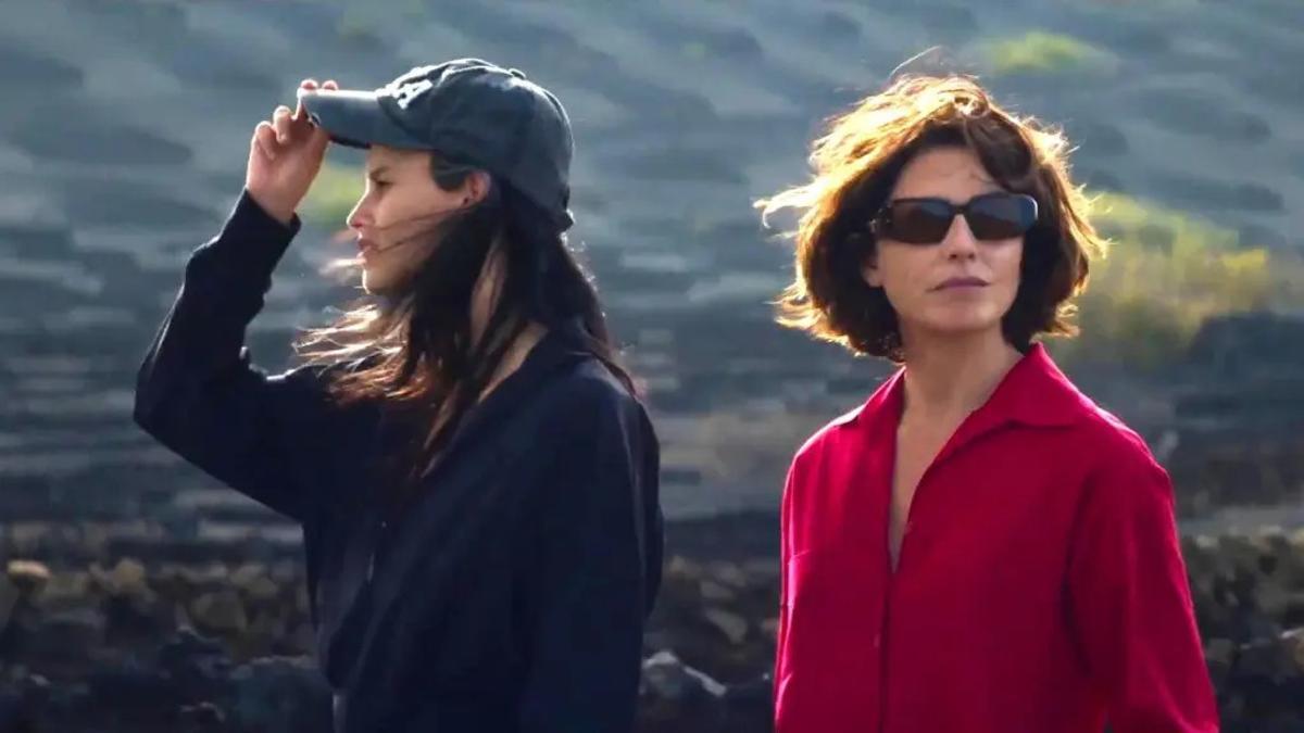 Bárbara Lennie y Milena Smith en 'Amarga Navidad'.