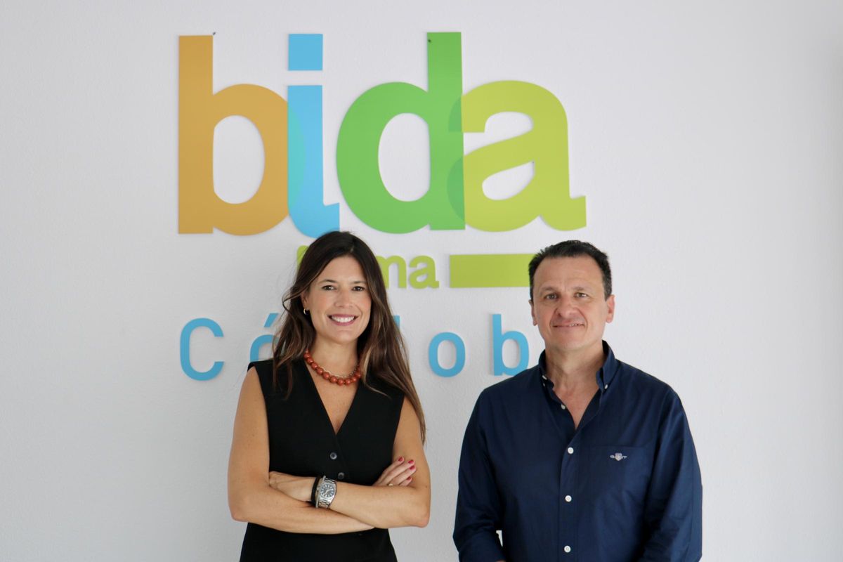 Marta Valdés, gerente comercial de Bidafarma en Córdoba, y Rafael Millán, vocal de la firma en la provincia.