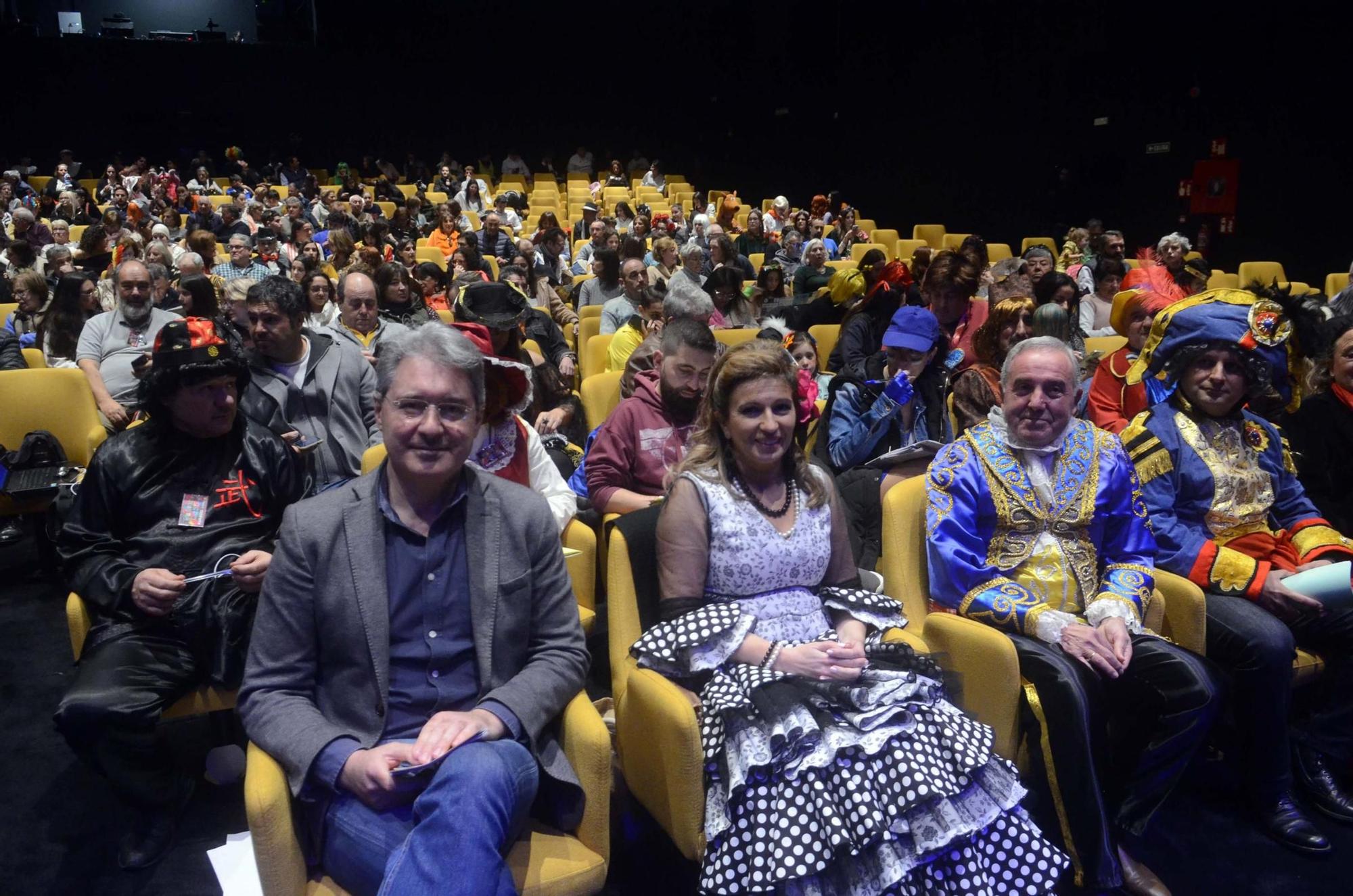 El festival de comparsas de O Grove hizo historia, al celebrarse por primera vez en el Auditorio Municipal de Monte da Vila.