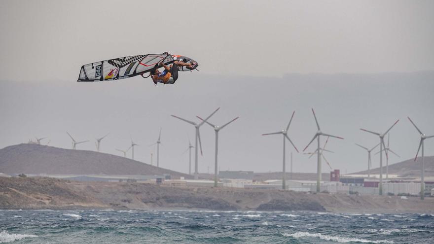 Eliminatoria de olas masculina del Mundial de Windsurf