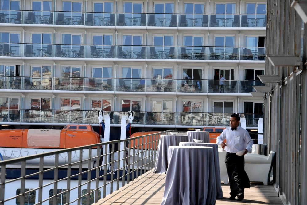 Turistas disfrutan del buen tiempo en A Coruña