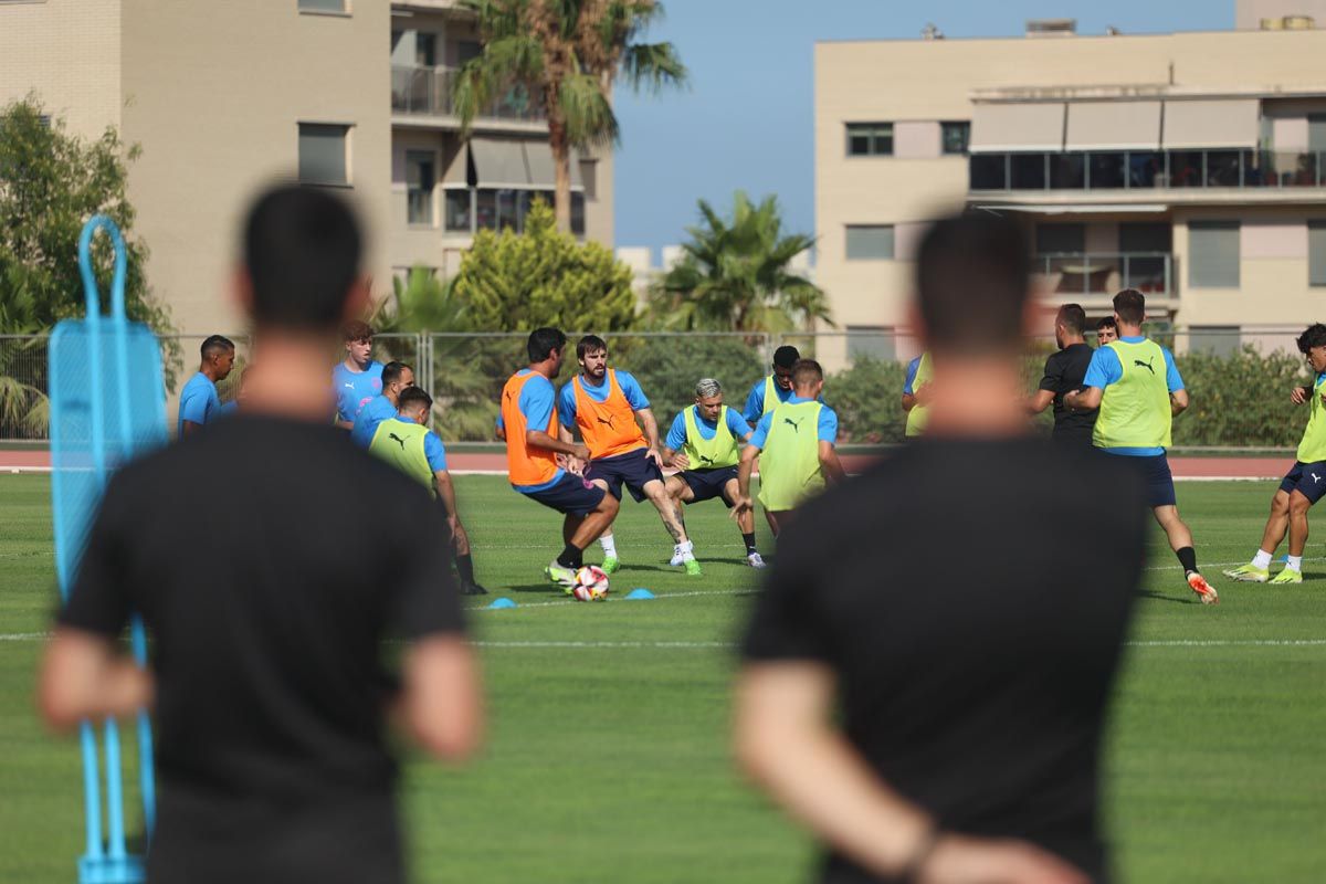 El primer entrenamiento de pretemporada de la UD Ibiza, en imágenes