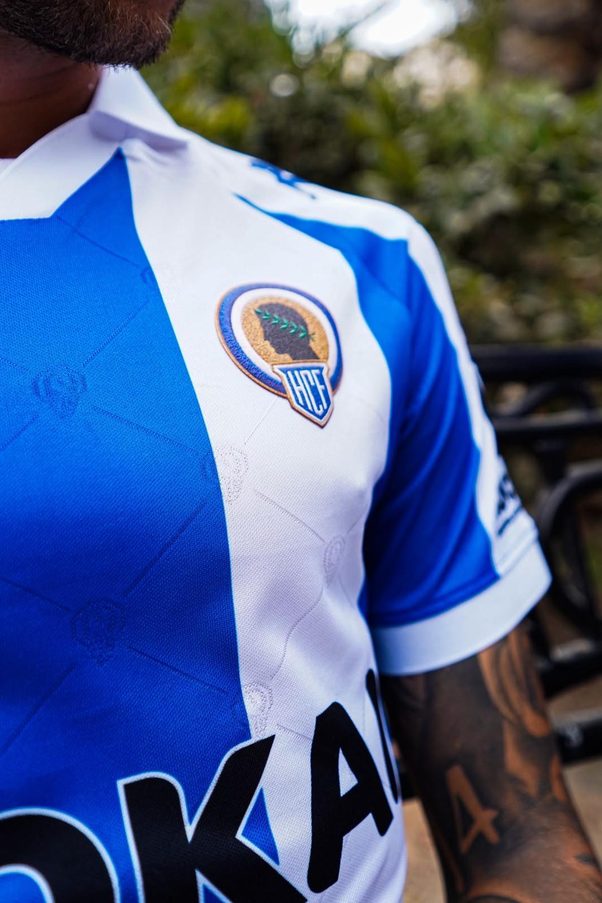 Detalle de la primera equipación del Hércules para la temporada 2026-2027.