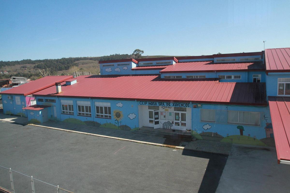 Vista desde el exterior del CEIP de Xuvencos, el colegio de Boborás.