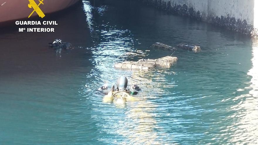 Operación contra el narcotráfico: Incautados 234 kilos de cocaína en un barco de bandera panameña en el puerto exterior de A Coruña