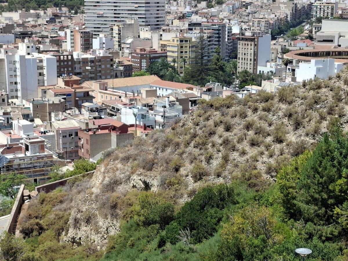 El PSOE alerta de que Alicante es un "polvorín" en pleno riesgo extremo de incendios
