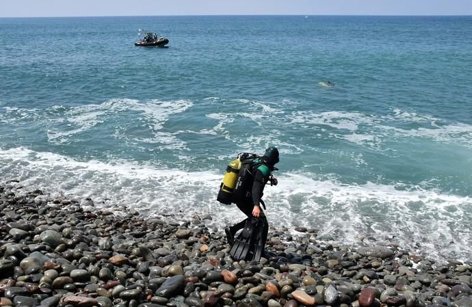 17/05/2019 ARGUINENGUIN. MOGAN. Busqueda de los inmigrates desaparecidos en el mar en Mogan. Localizado el cuerpo del bebé en Taurito y transladado al Puerto deportivo de Pasito Blanco.   Fotógrafa: YAIZA SOCORRO.  | 17/05/2019 | Fotógrafo: Yaiza Socorro