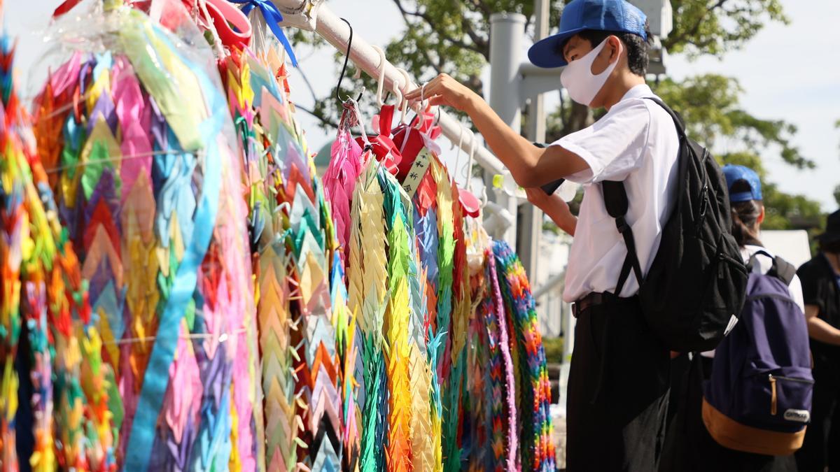 Ofrendas para las víctimas del bombardeo atómico en Nagasaki, Japón