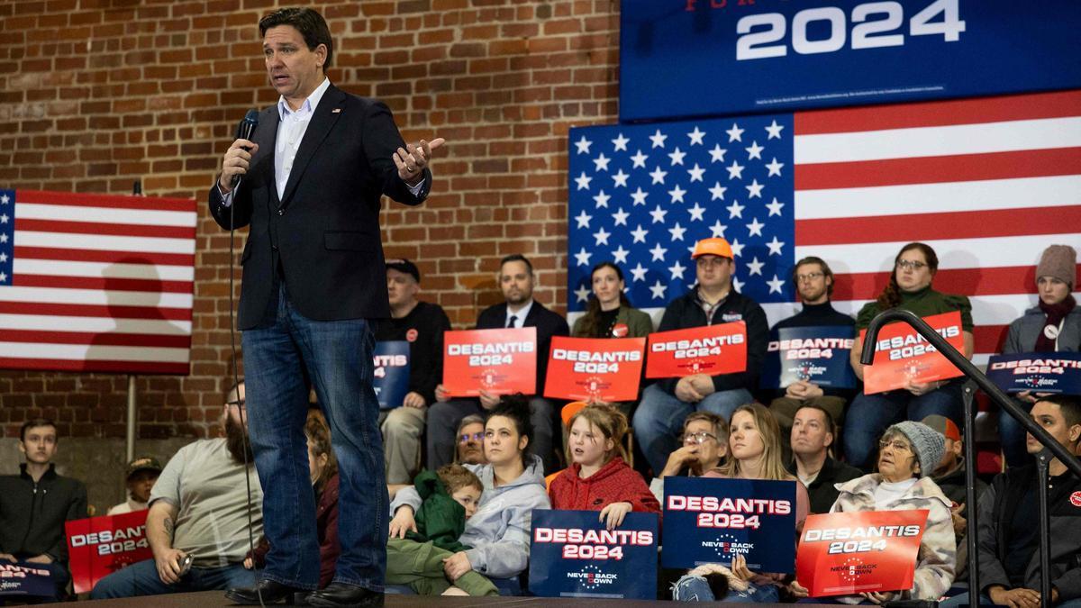 El gobernador de Florida y aspirante republicano, Ron DeSantis, en un evento de campaña en Davenport, Iowa