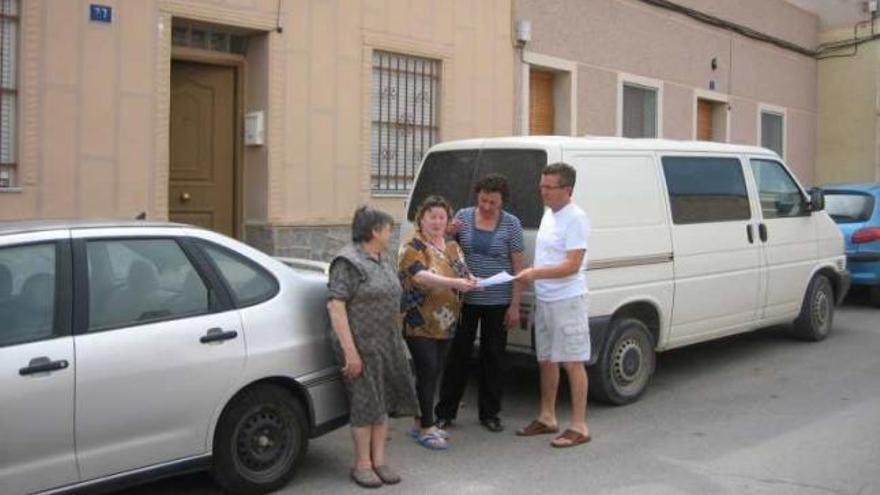 Vecinos de la calle Molinos piden la continuidad de sus casas.