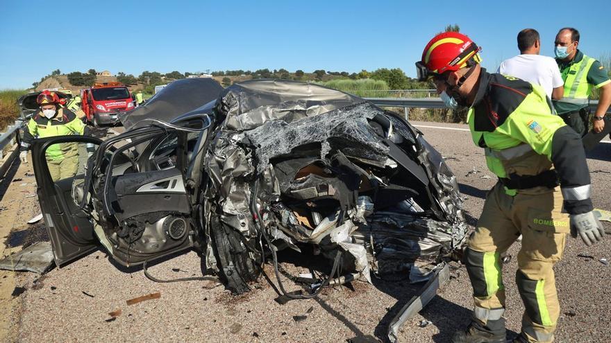Fallece un camionero de 59 años al volcar su vehículo en Fuentes de Oñoro (Salamanca)