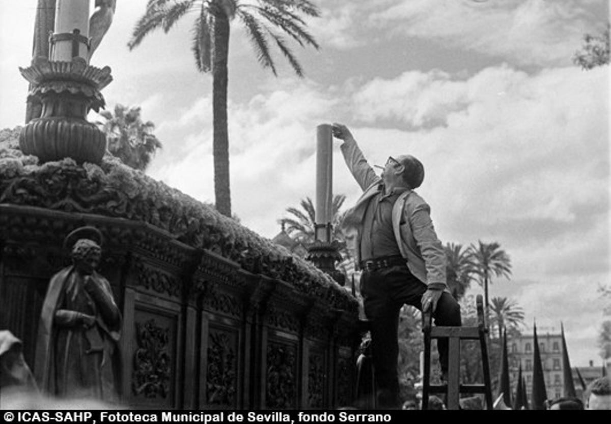 Martes Santo en la Calle San Fernando. 1977 Martes Santo en la Calle San Fernando. 1977