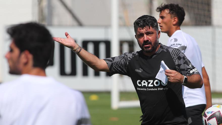 Gattuso, dando instrucciones durante un entrenamiento