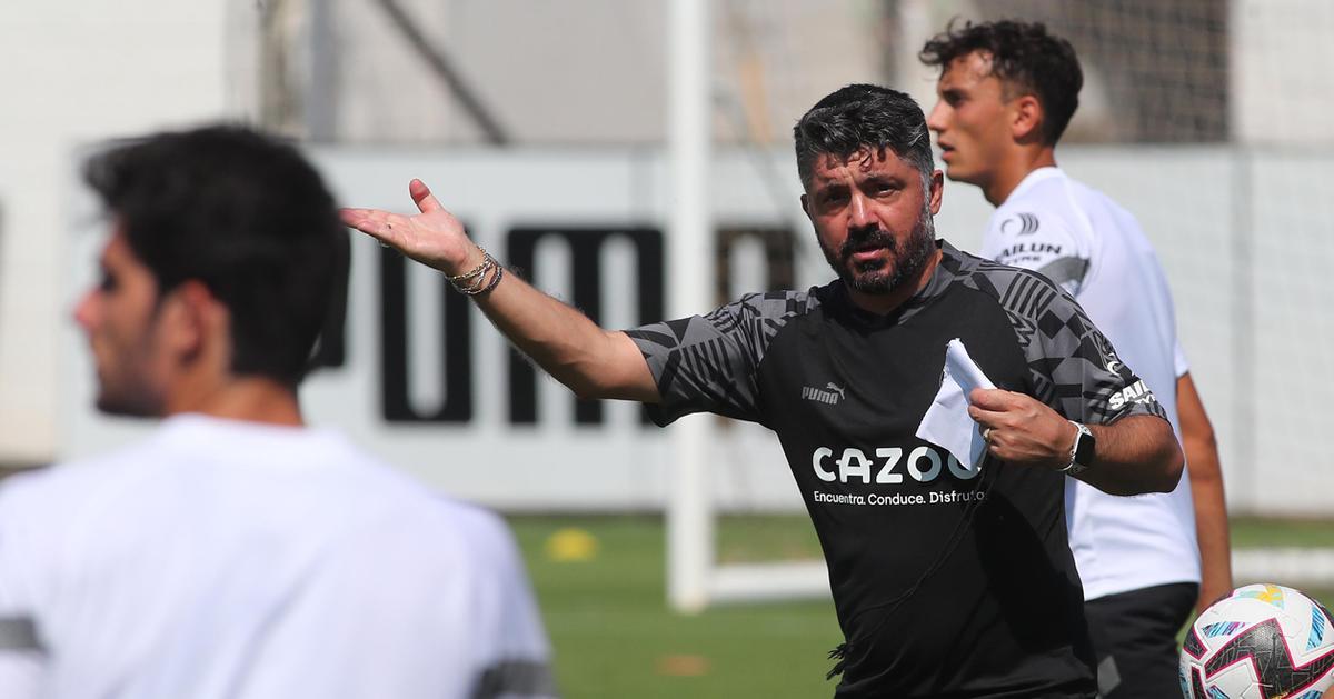 Gattuso, dando instrucciones durante un entrenamiento