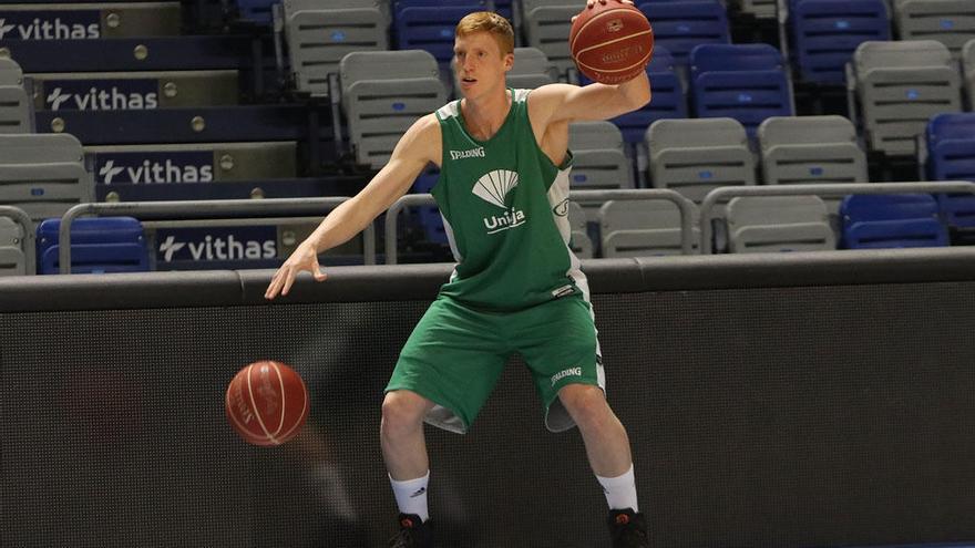 Alberto Díaz, durante un entrenamiento en la pista principal del Martín Carpena.