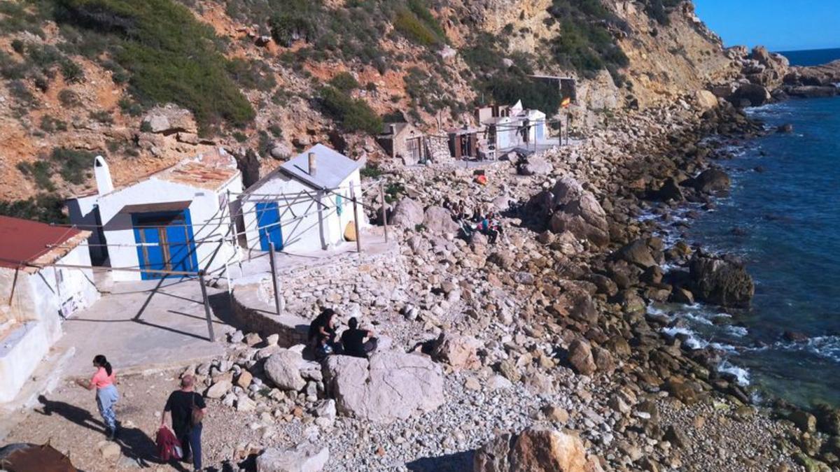 La cala de Llebeig, que comparten Benitatxell y Teulada, es una de las más pintorescas y bellas de la costa valenciana