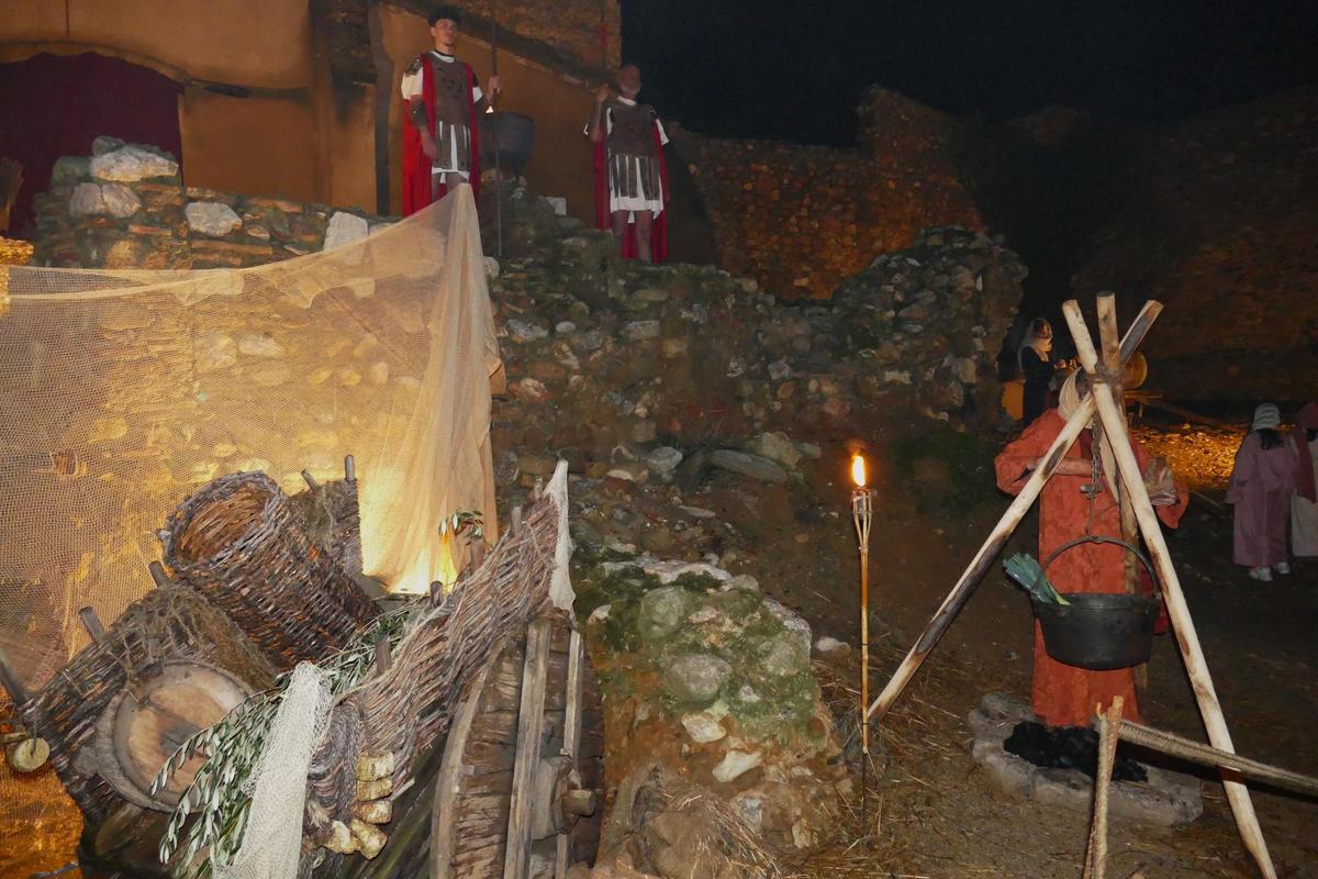 La 42a edició del Pessebre Vivent de Peralada manté viva la tradició recorrent el centre històric del poble