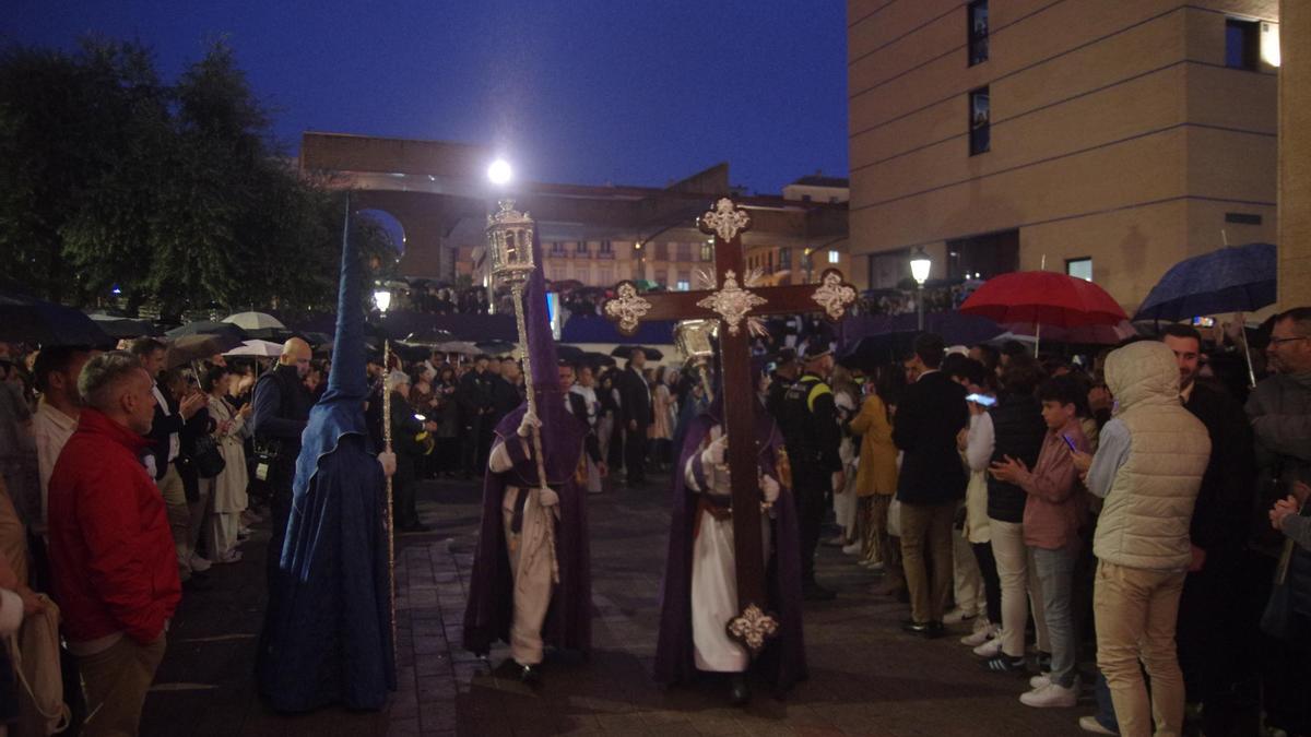 Imagen de la salida del Huerto en el Domingo de Ramos de 2024, bajo la lluvia.