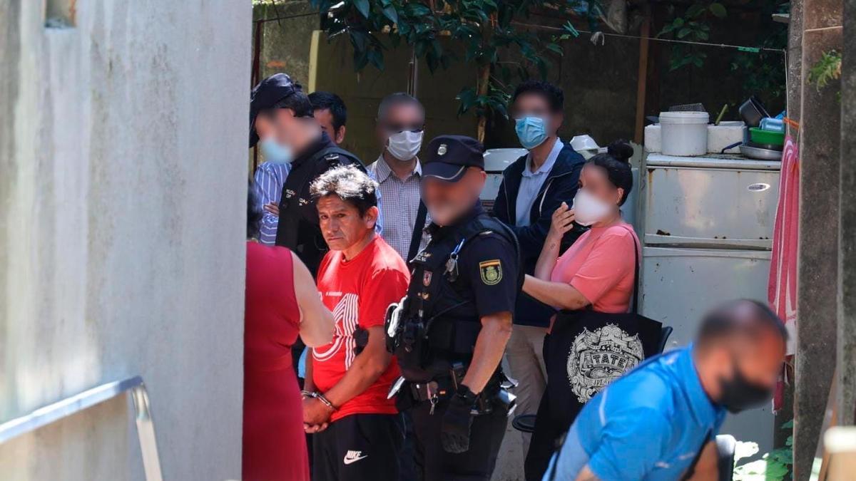 El detenido por apuñalar a su compañero okupa en Vigo acompaña a las autoridades en el registro