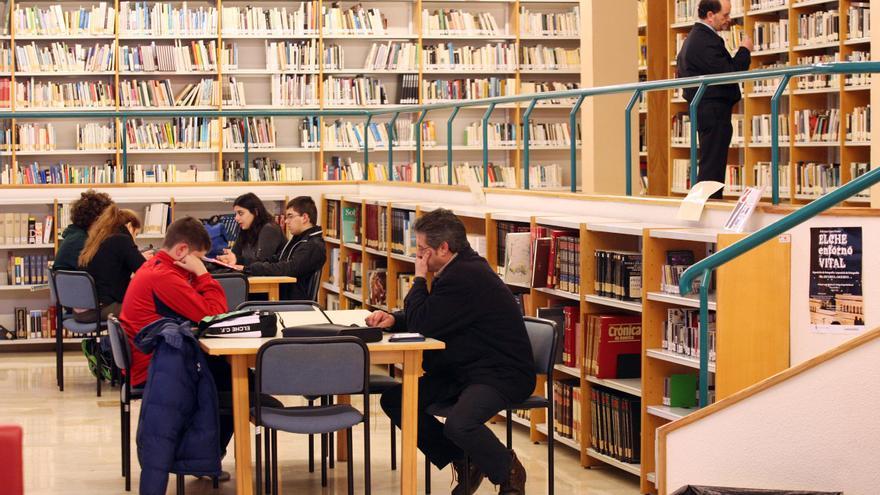 Las bibliotecas de Elche vienen cargadas de actividades literarias para todos los públicos