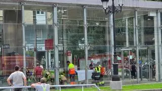 Conmoción en Oviedo: una mujer, herida muy grave al ser atropellada por un tren tras acercarse demasiado a las vías