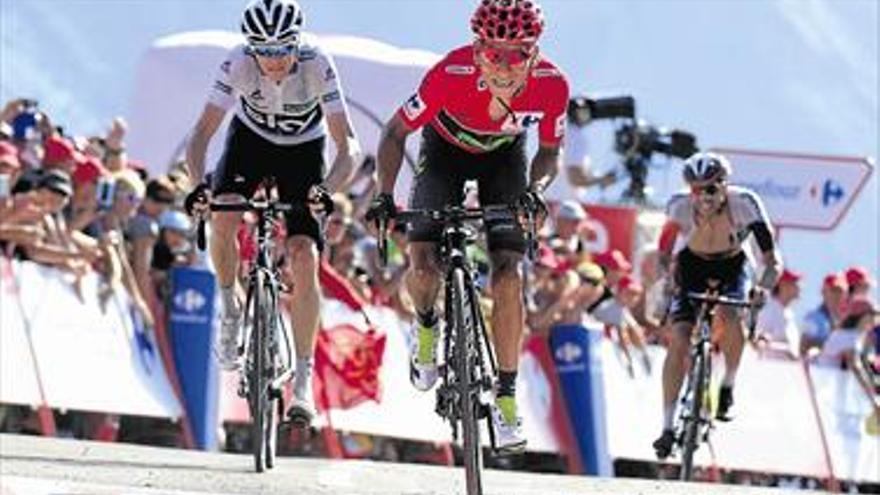 Froome da un paso de gigante tras aguantar a Quintana en el Aubisque