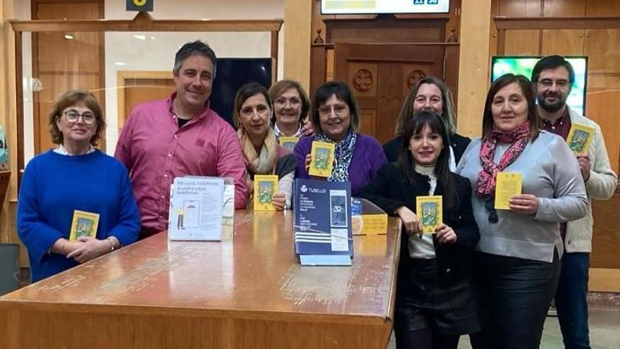 Correos regala en Pontevedra a los peregrinos el libro &quot;Leyendas del Camino de Santiago&quot;