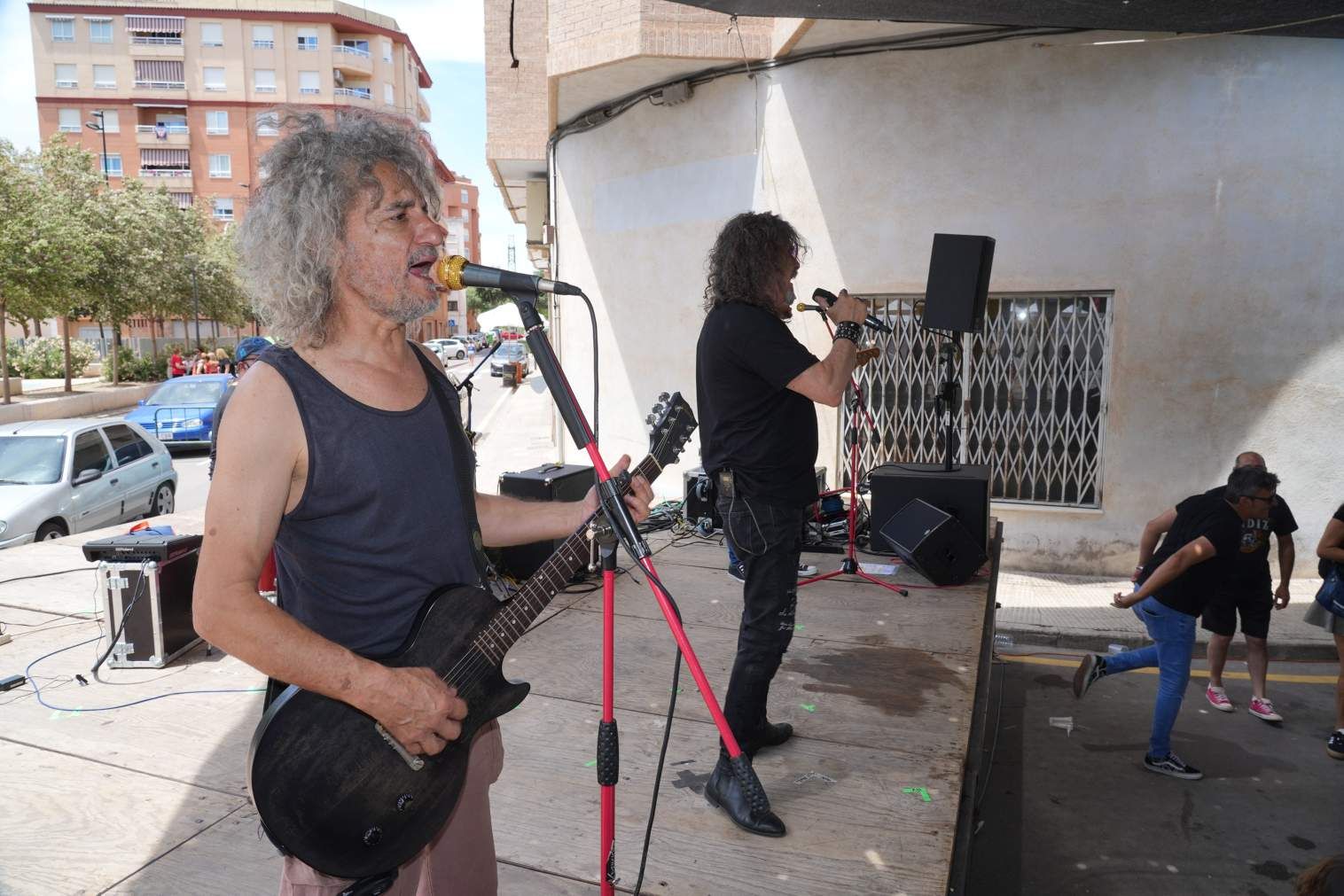 El Grau da inicio a las fiestas de Sant Pere con pólvora, bous y música