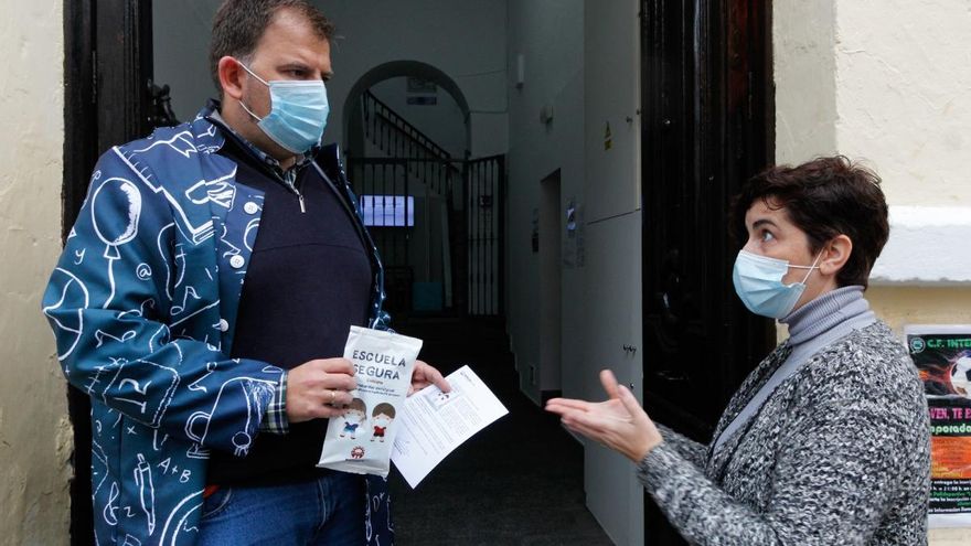El reparto de mascarillas a los colegios se reanudará el 5 de abril