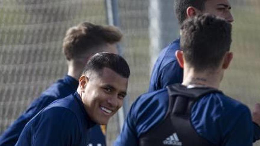 Jeison Murillo, ayer, en el entrenamiento matinal del Valencia en la ciudad deportiva.