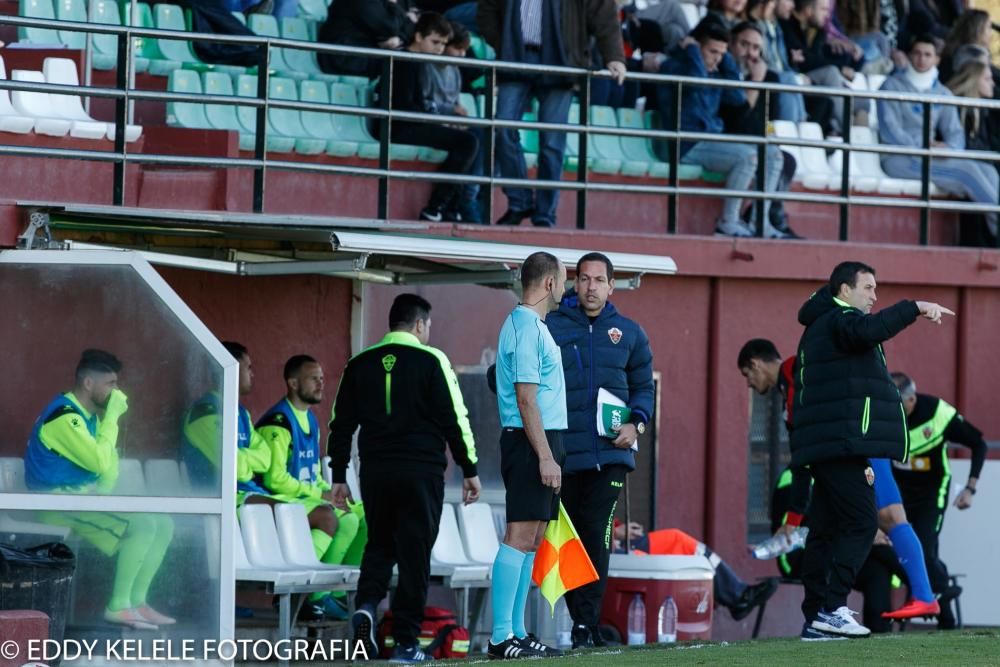 El Elche vuelve a las andadas y cae derrotado en Peralada (1-0).