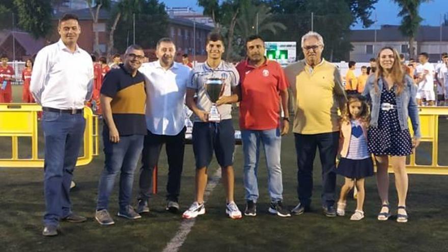 La UE Tavernes y el Getafe CF antes de la primera semifinal del sábado y la entrega de trofeos tras los partidos del domingo.