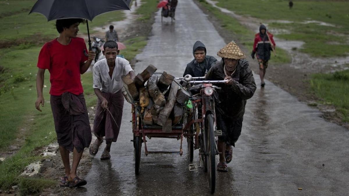 zentauroepp41030331 file   in this june 26  2014 file photo  rohingya people pus171121095552