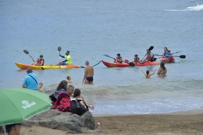 Encuentro sobre el mar en el barrio marinero de ...