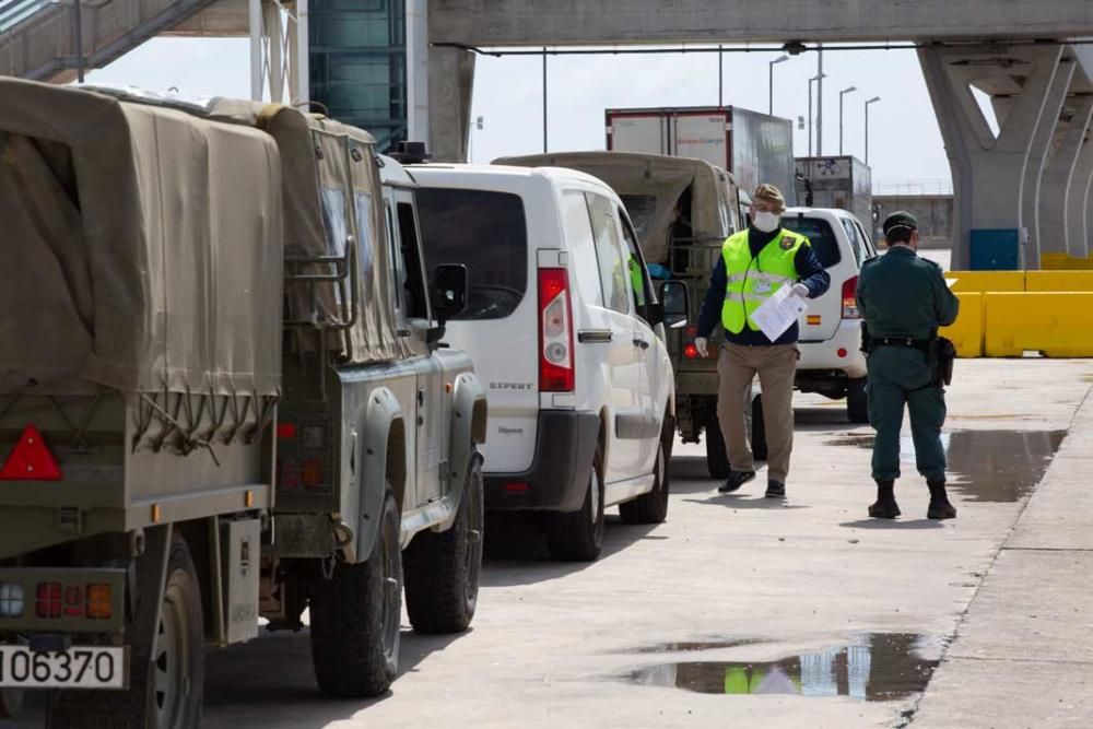 Militares desembarca en el puerto de Ibiza