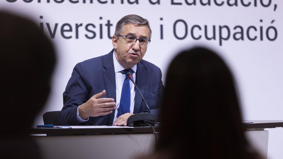 Rovira, el conseller que ha estat més present contra el valencià que en la dana.