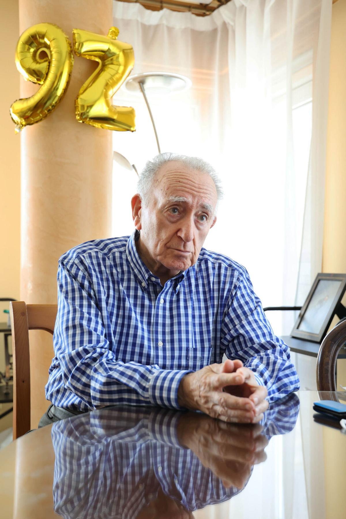 Xesús Alonso Montero celebra o se 92 aniversario. Xesús Alonso Montero celebra o se 92 aniversario.
