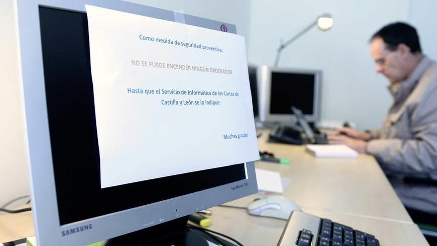 La Administración del Estado en Castilla y León suspendió ayer el servicio de internet y correo electrónico y mandó apagar ordenadores.