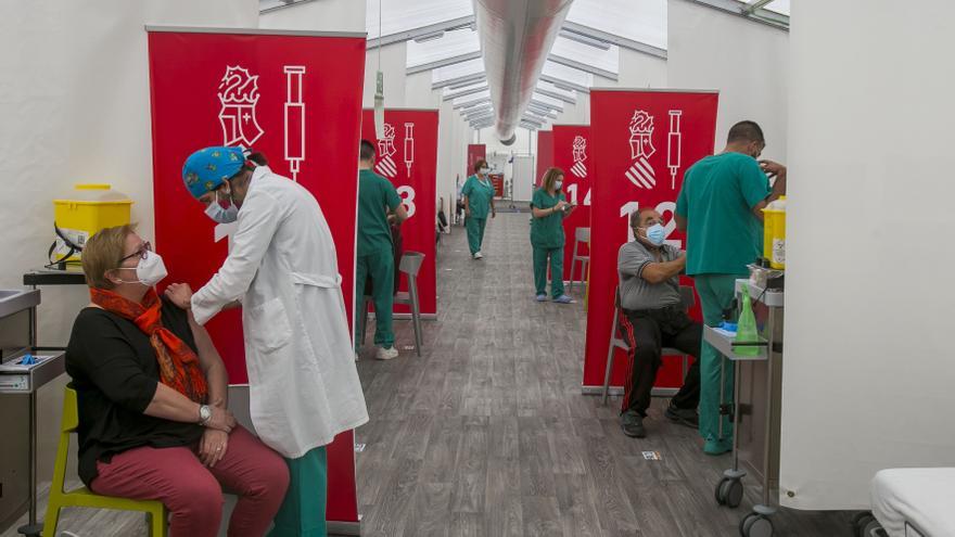 Sanidad refuerza el operativo de vacunación en el Hospital de Campaña de Alicante