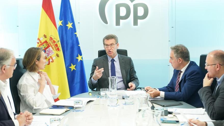 El PP intenta desactivar la moción de Vox: &quot;Es un espectáculo al que Feijóo no irá&quot;