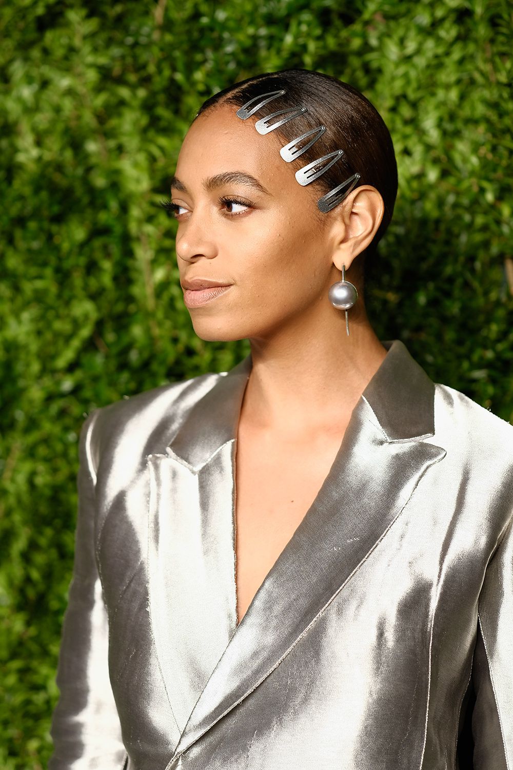 Solange Knowles con horquillas metalizadas a la vista