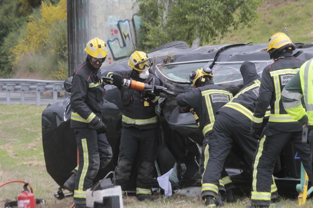 Tremendo accidente de tráfico con vueltas de campana en la AP-9 en Pontevedra