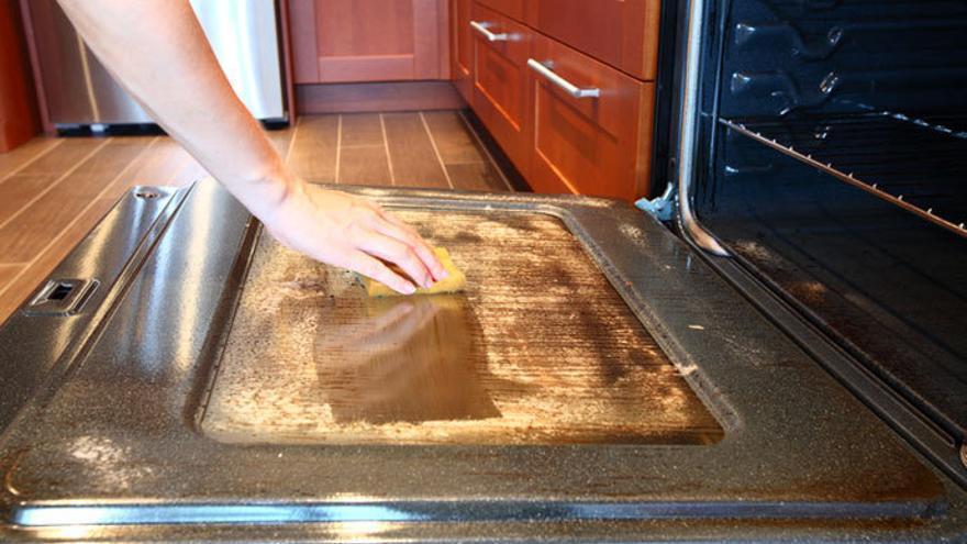 El mejor truco para limpiar las manchas de grasa de cualquier superficie con efectividad