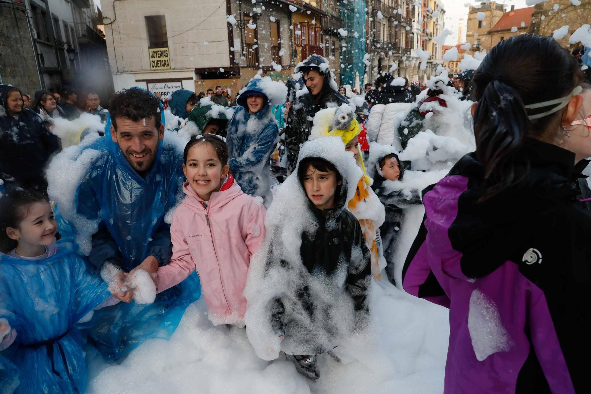 EN IMÁGENES: Avilés ya navega en el mar de espuma de Galiana