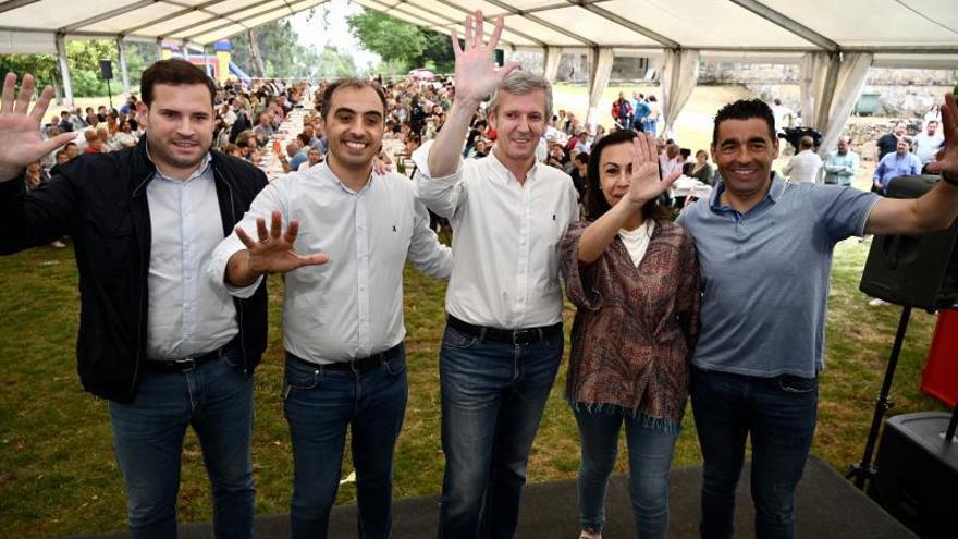 Cubela, Moldes, Rueda, María Ramallo y Luis López, en la romería del PP de Poio. |   // RAFA VÁZQUEZ