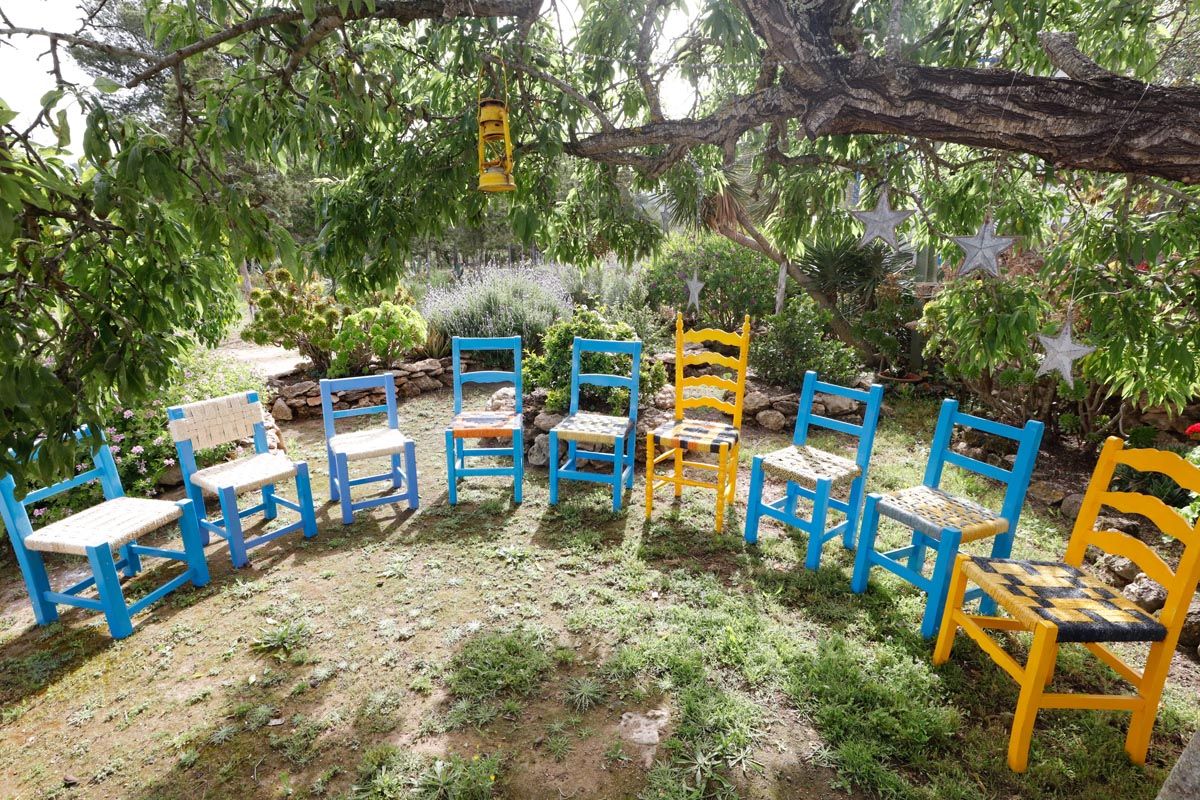 Otra vida para las sillas de la abuela en Ibiza